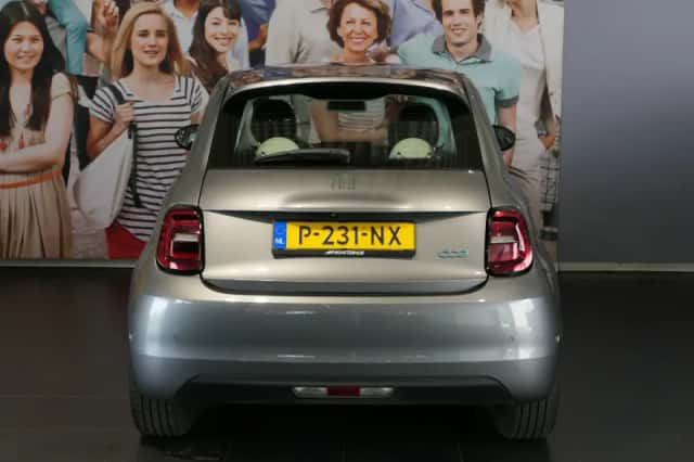 Fiat 500 (2022) thumbnail 4