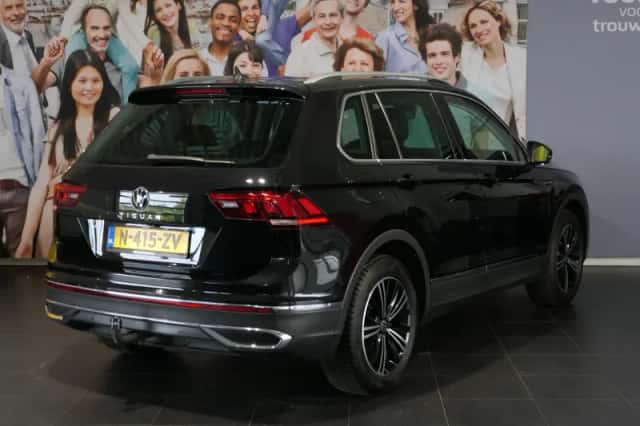 Volkswagen Tiguan (2021) thumbnail 3
