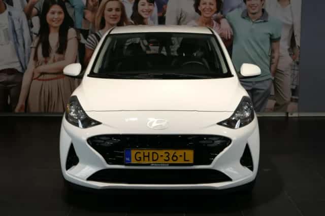 Hyundai i10 (2024) thumbnail 2
