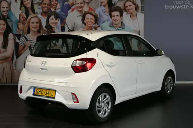 Hyundai i10 (2024) thumbnail 3