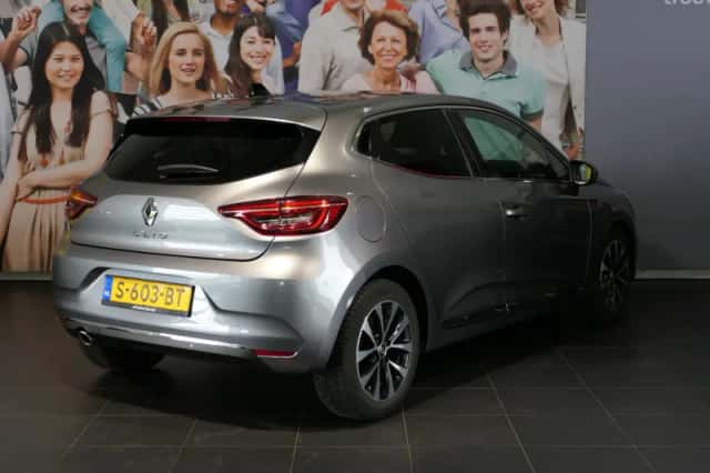 Renault Clio (2022) thumbnail 3
