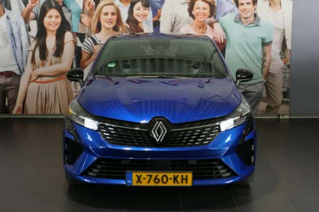 Renault Clio (2023) thumbnail 2