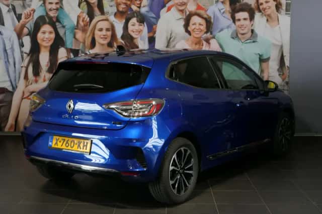 Renault Clio (2023) thumbnail 3
