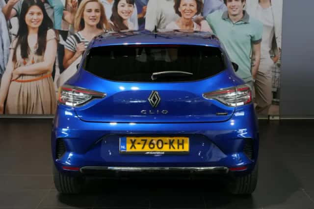 Renault Clio (2023) thumbnail 4