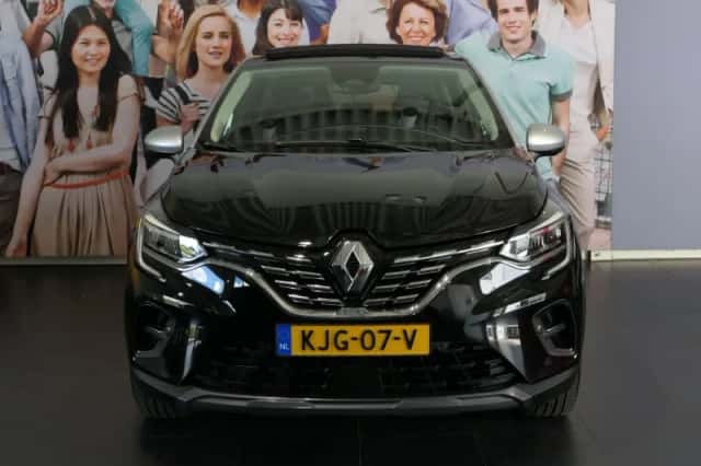 Renault Captur (2022) thumbnail 2