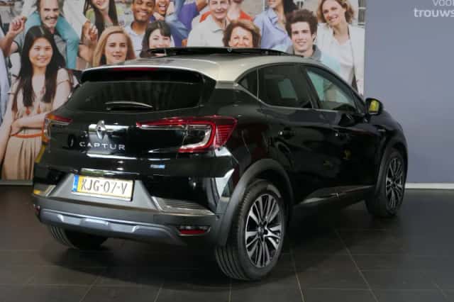Renault Captur (2022) thumbnail 3