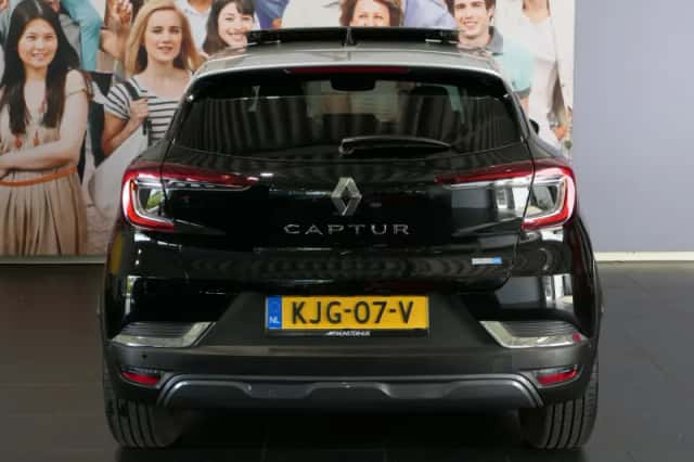 Renault Captur (2022) thumbnail 4