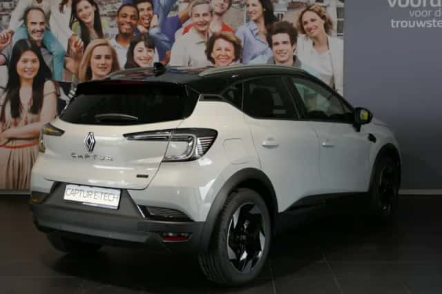 Renault Captur (2025) thumbnail 3