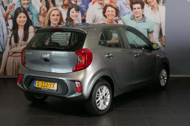 Kia Picanto (2023) thumbnail 3