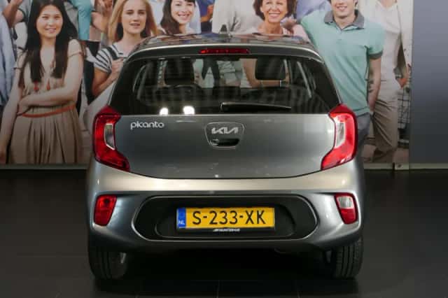 Kia Picanto (2023) thumbnail 4