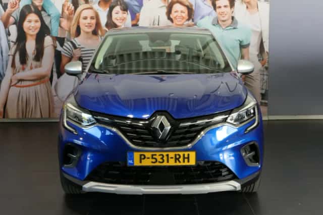 Renault Captur (2021) thumbnail 2