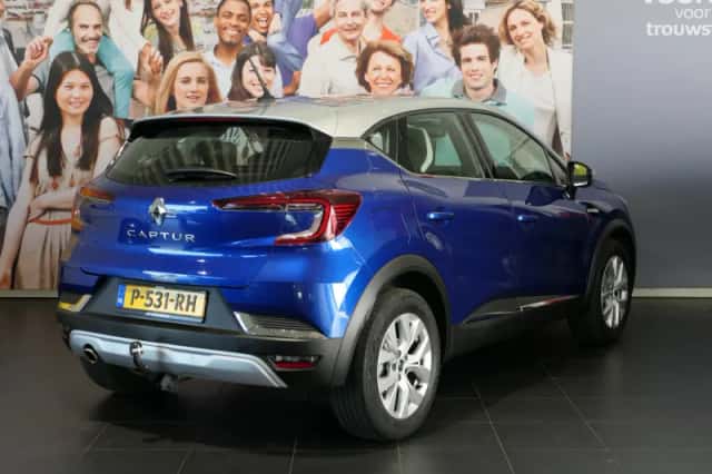 Renault Captur (2021) thumbnail 3