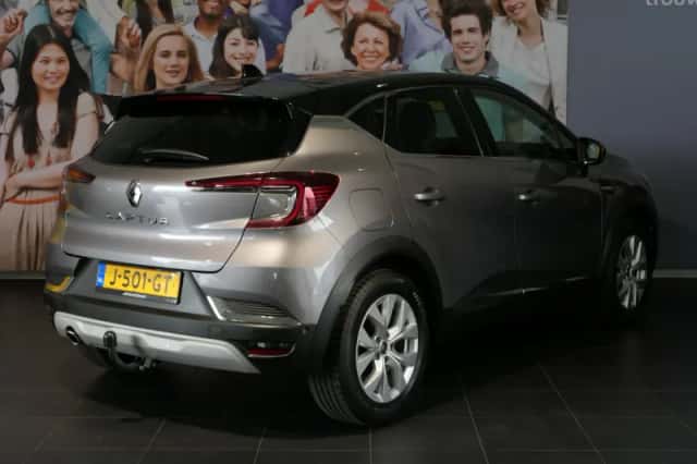 Renault Captur (2020) thumbnail 3