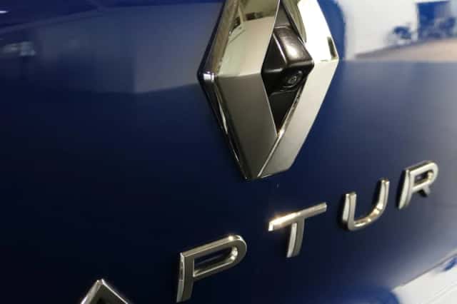 Renault Captur (2022) thumbnail 4