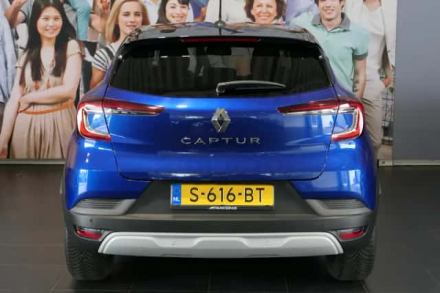 Renault Captur (2022) thumbnail 4