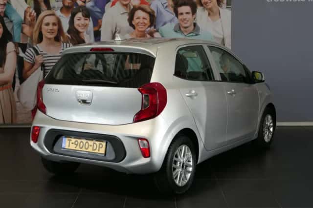 Kia Picanto (2023) thumbnail 3