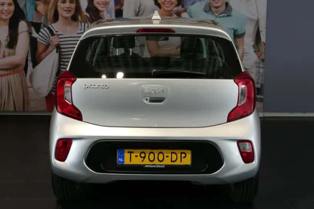 Kia Picanto (2023) thumbnail 4