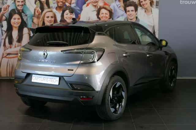 Renault Captur (2025) thumbnail 3
