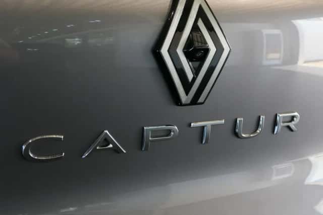 Renault Captur (2025) thumbnail 5