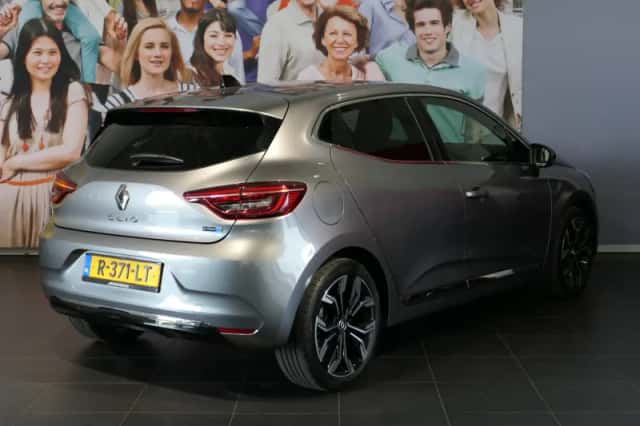 Renault Clio (2022) thumbnail 3