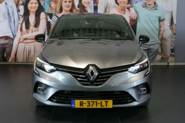 Renault Clio (2022) thumbnail 2