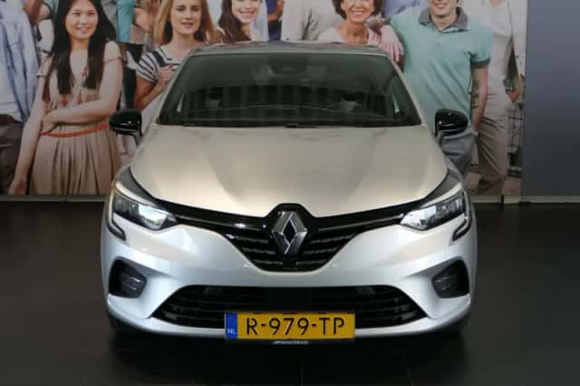 Renault Clio (2022) thumbnail 2