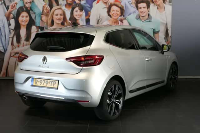 Renault Clio (2022) thumbnail 3