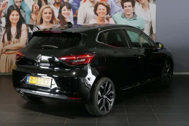 Renault Clio (2022) thumbnail 3