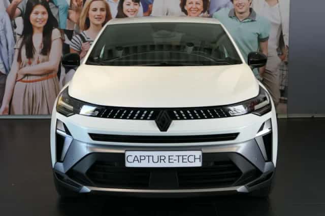 Renault Captur (2025) thumbnail 2