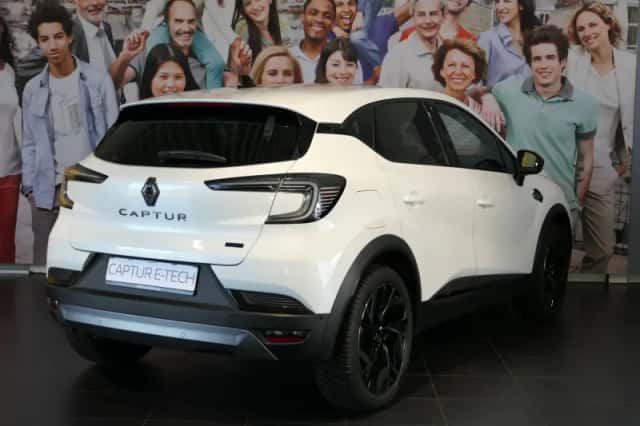Renault Captur (2025) thumbnail 3