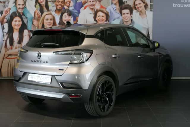 Renault Captur (2025) thumbnail 3