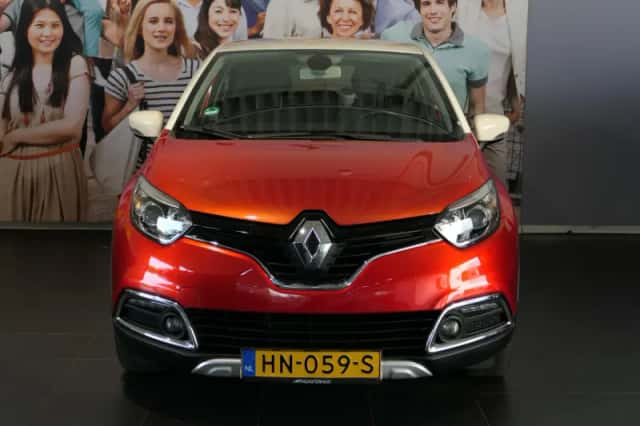 Renault Captur (2015) thumbnail 2