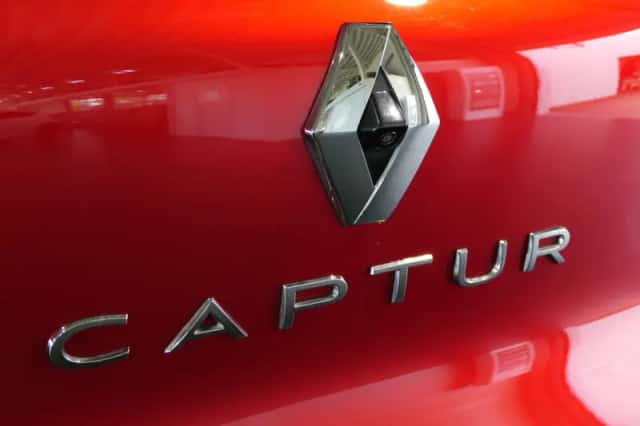 Renault Captur (2023) thumbnail 5