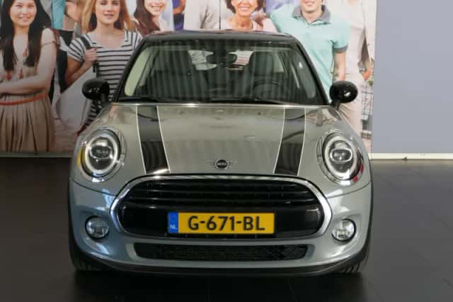 MINI Cooper (2019) thumbnail 2
