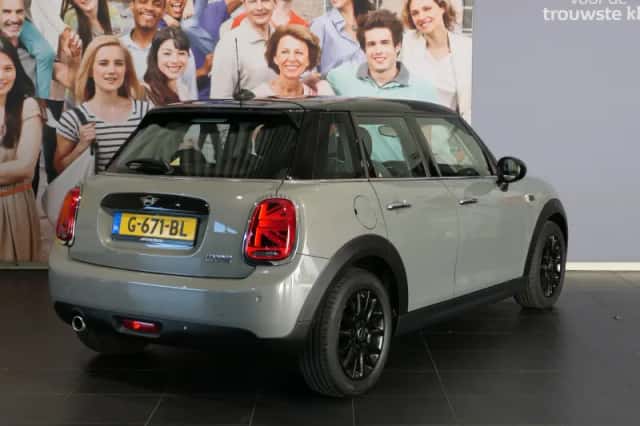 MINI Cooper (2019) thumbnail 3
