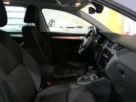 Škoda Octavia (2019) thumbnail 45