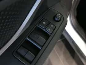 Toyota C-HR (2022) thumbnail 14