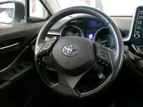 Toyota C-HR (2022) thumbnail 9