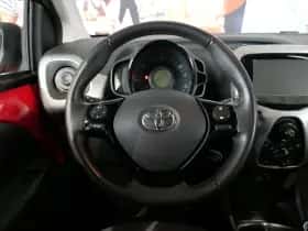 Toyota Aygo (2017) thumbnail 12