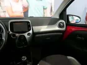 Toyota Aygo (2017) thumbnail 17