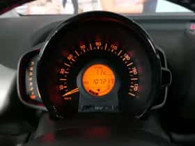 Toyota Aygo (2017) thumbnail 23