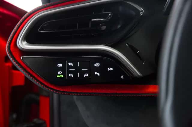 Ferrari 296 GTB (2023) thumbnail 6