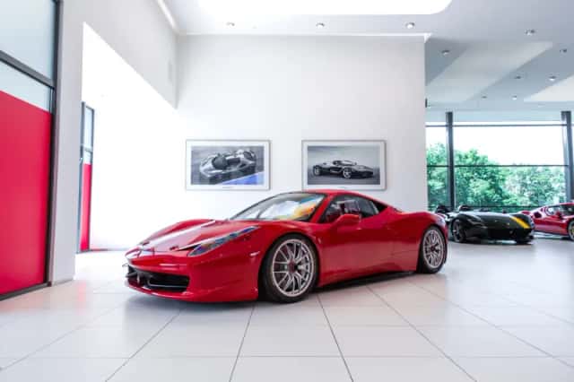 Ferrari 458 (2013) thumbnail 2