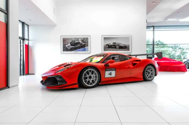 Ferrari 488 (2018) thumbnail 3