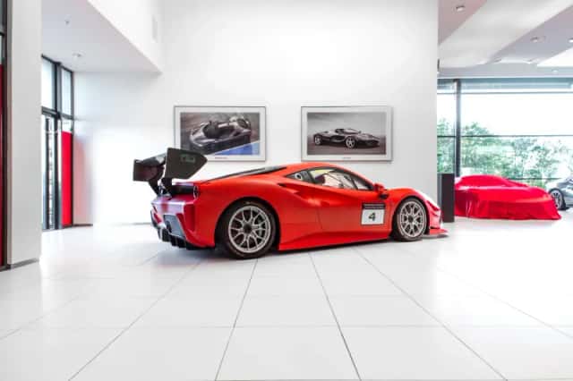 Ferrari 488 (2018) thumbnail 4