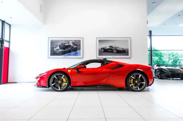 Ferrari SF90 Stradale (2024) thumbnail 1