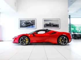 Ferrari SF90 Stradale (2024) thumbnail 1