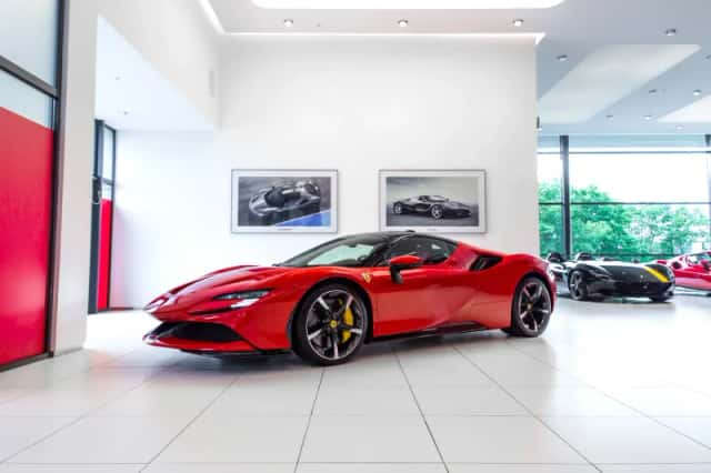 Ferrari SF90 Stradale (2024) thumbnail 2