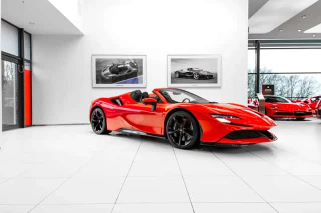 Ferrari SF90 Spider (2025) thumbnail 1