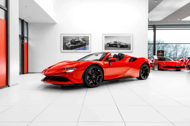 Ferrari SF90 Spider (2025) thumbnail 2